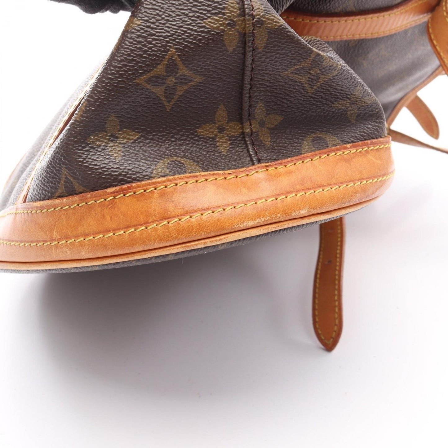 Louis Vuitton Monogram Bucket GM Shoulder Bag - Timeless Elegance