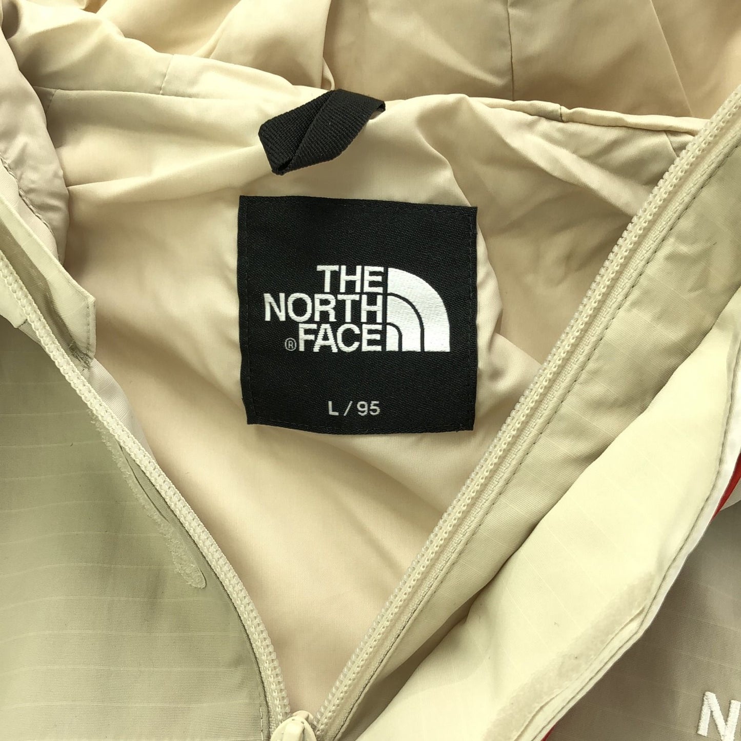 THE NORTH FACE Beige Nylon Jacket - Timeless Style & Comfort