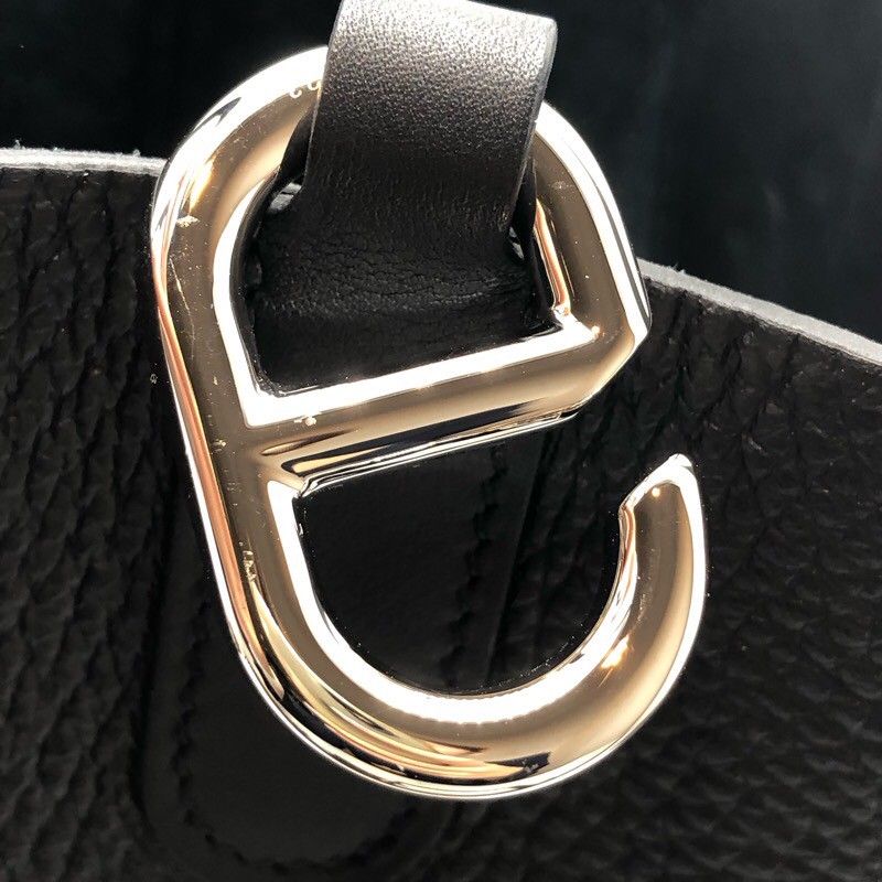 HERMES In The Loop Black & Silver Hardware Handbag - Timeless Elegance