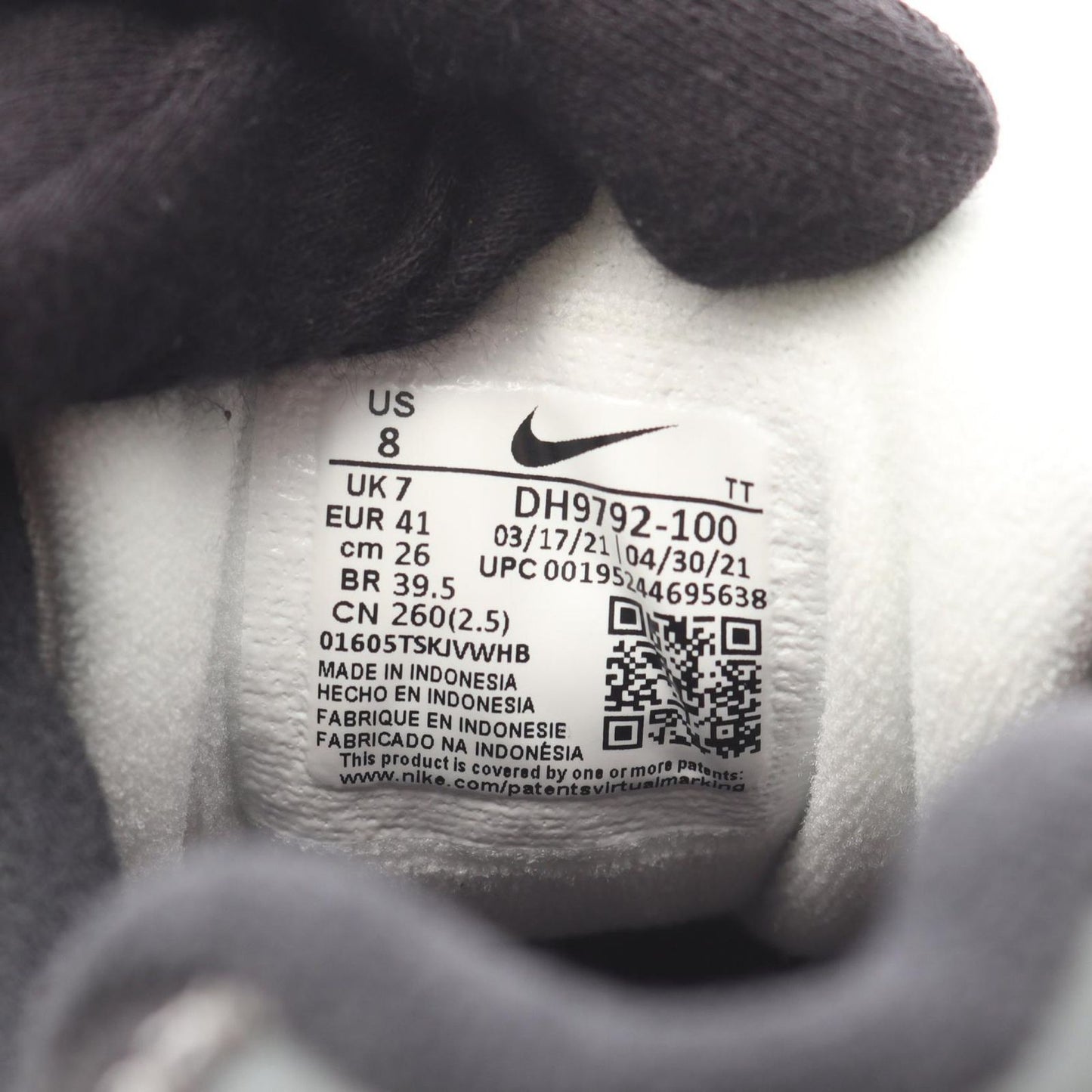 NIKE Air Max 95 Sneakers - Iconic White & Multicolor Design