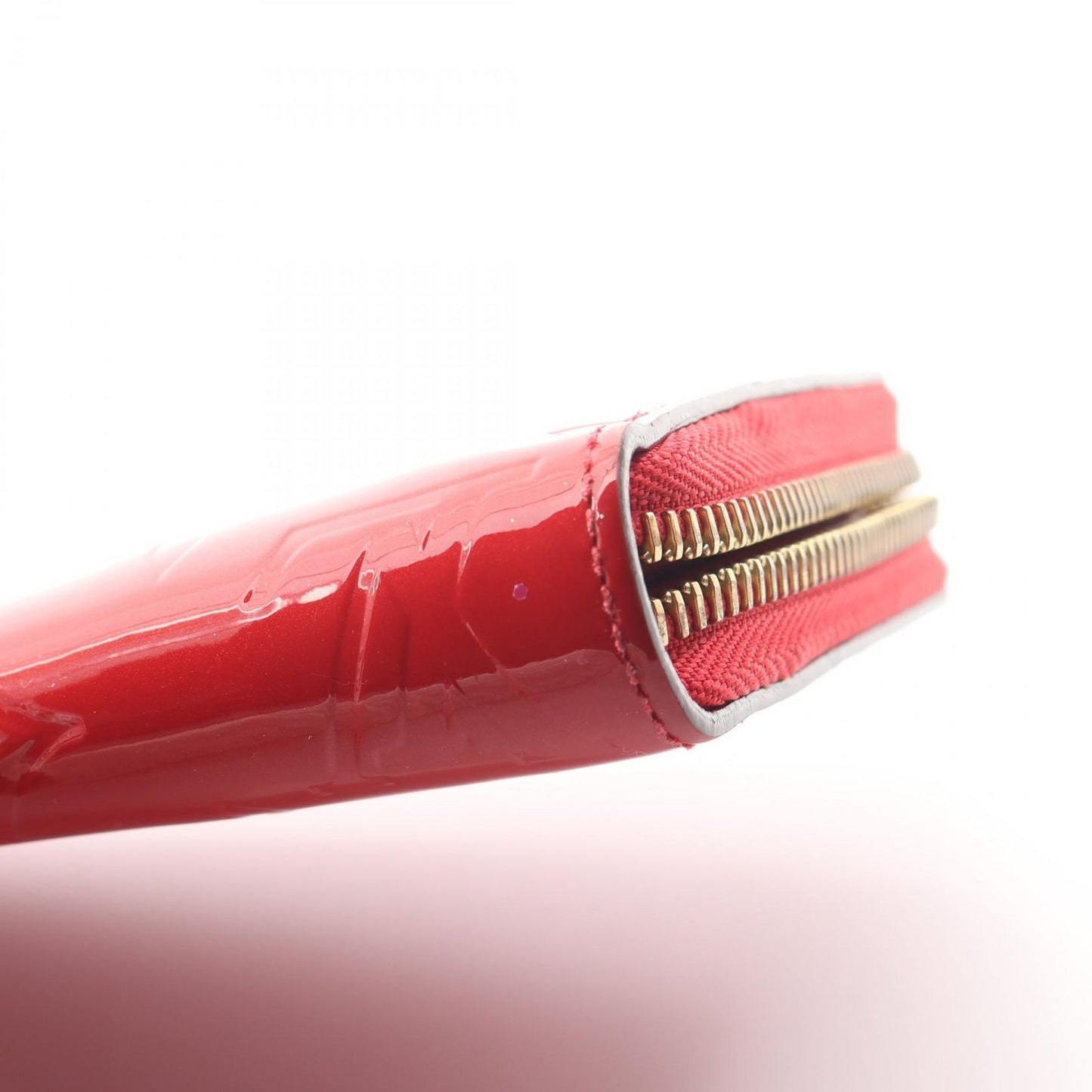 Louis Vuitton Zippy Wallet in Cherry Vernis Leather - Timeless Elegance