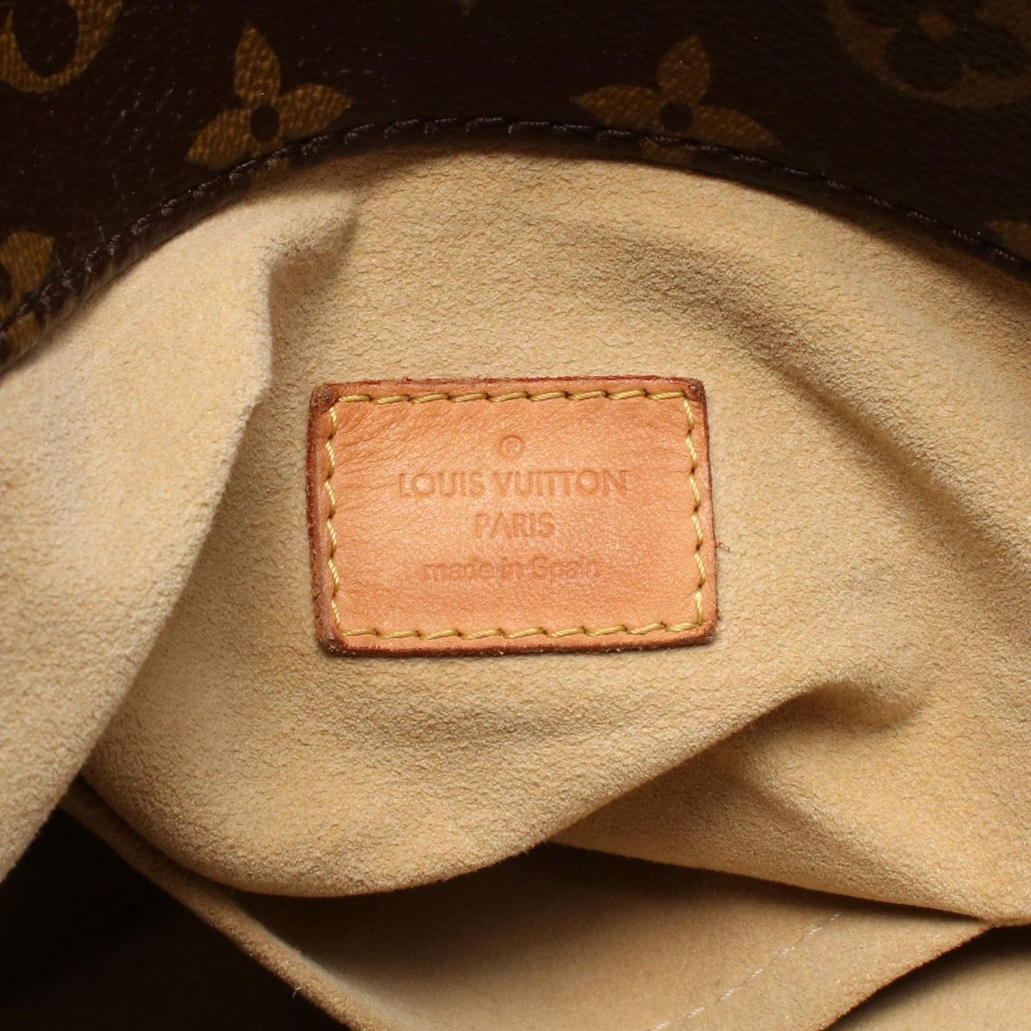 Louis Vuitton Artsy MM Shoulder Bag - Timeless Elegance