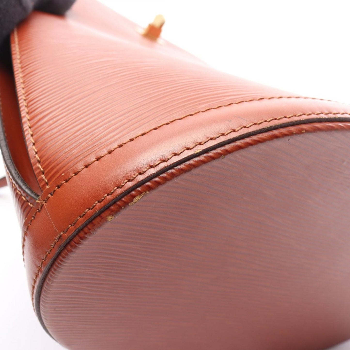 Louis Vuitton Cluny Epi Shoulder Bag in Kenian Brown - Timeless Elegance