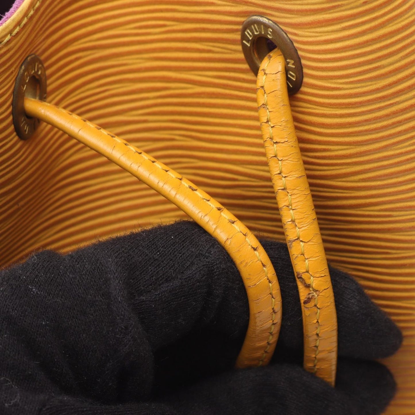 Louis Vuitton Noé Epi Tassili Yellow Shoulder Bag - Timeless Elegance