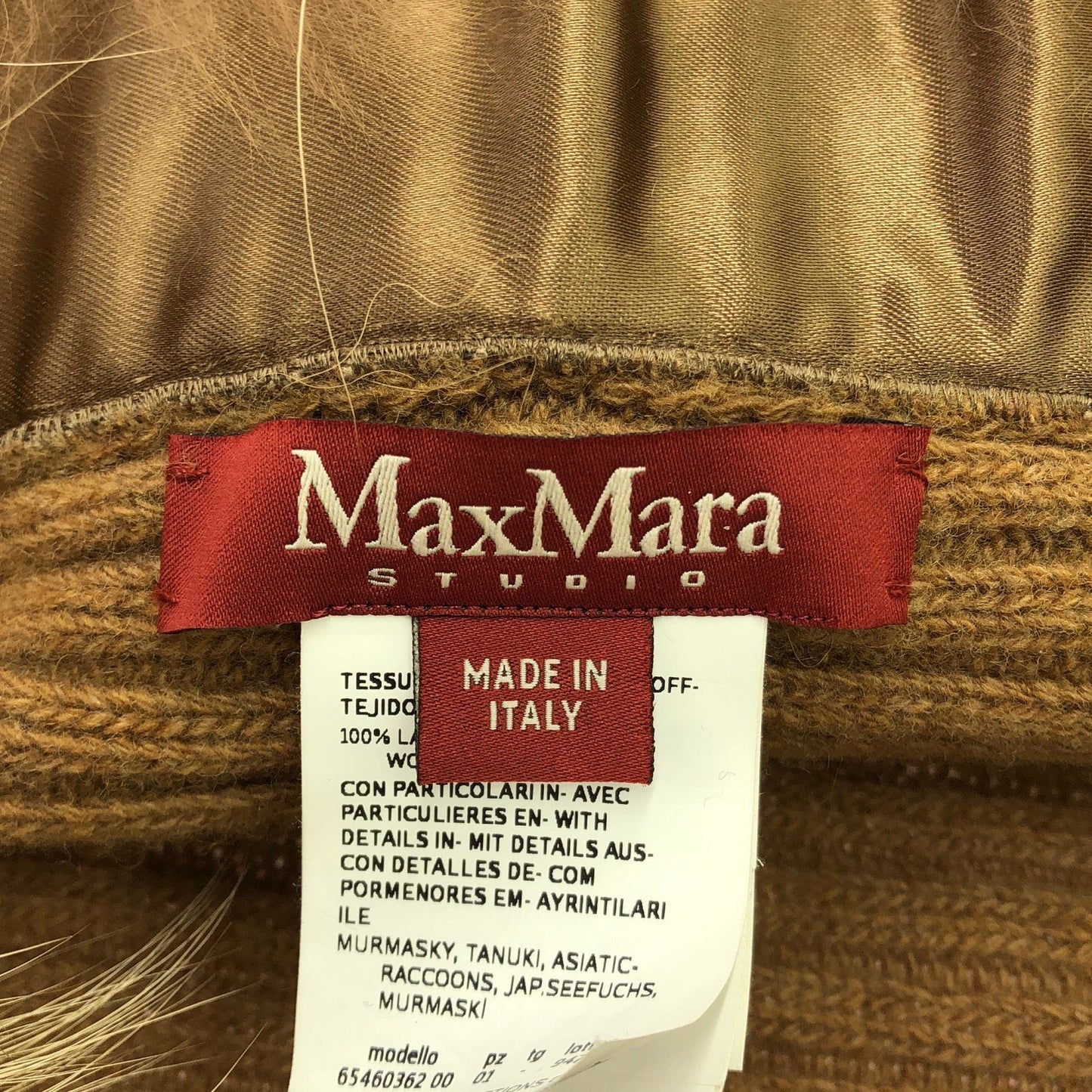 Max Mara Studio Brown Wool Scarf - Exquisite Luxury Accessory
