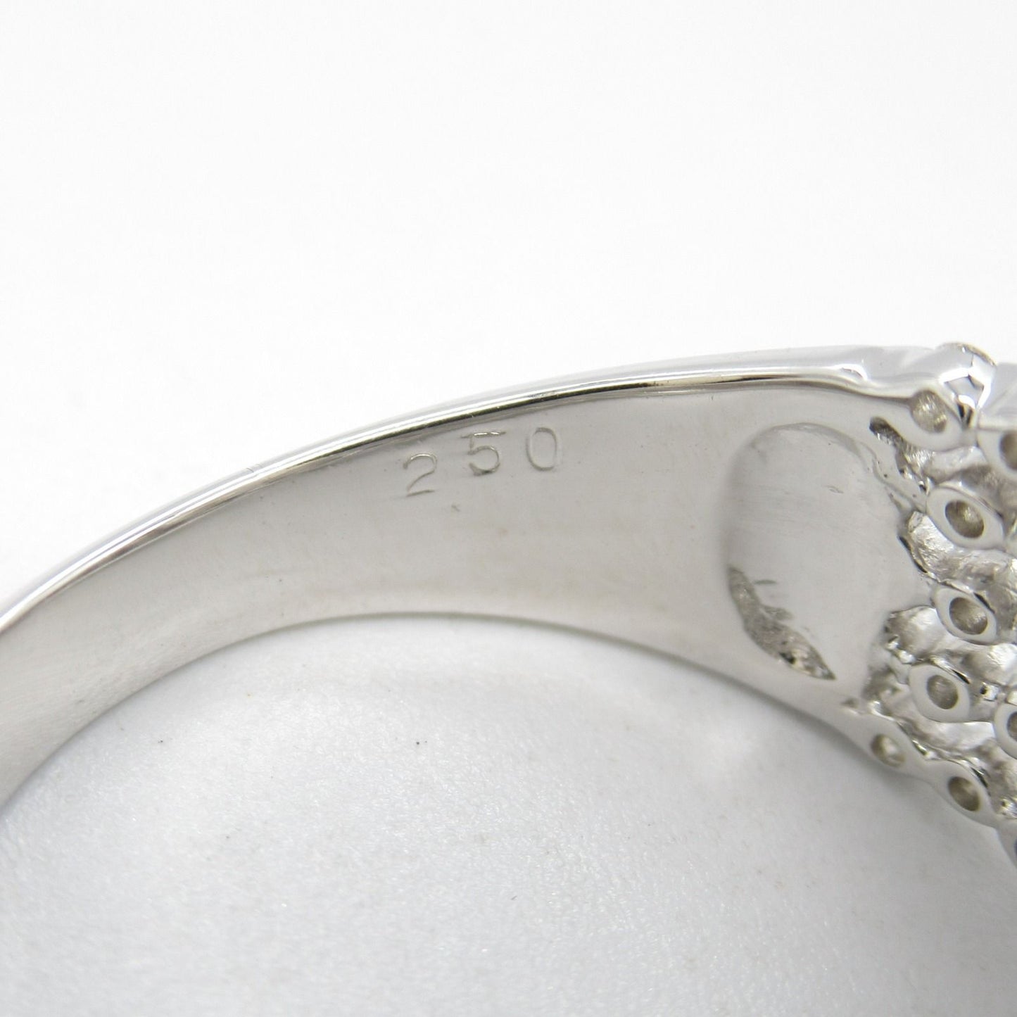 Exquisite Diamond Ring in K18 White Gold - 2.50ct Luxury