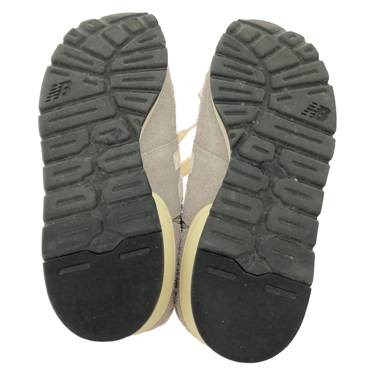 NEW BALANCE Premium Suede Sneakers in Gray - Size 26cm