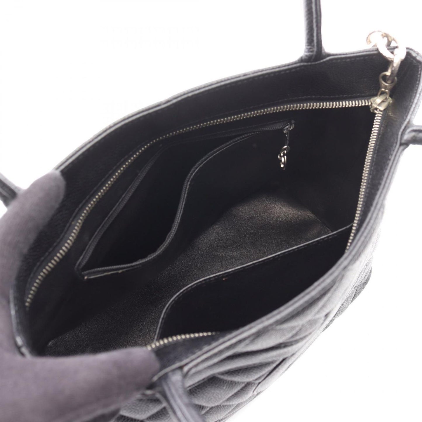 CHANEL Reissue Tote Bag A01804 in Black Leather - Timeless Elegance