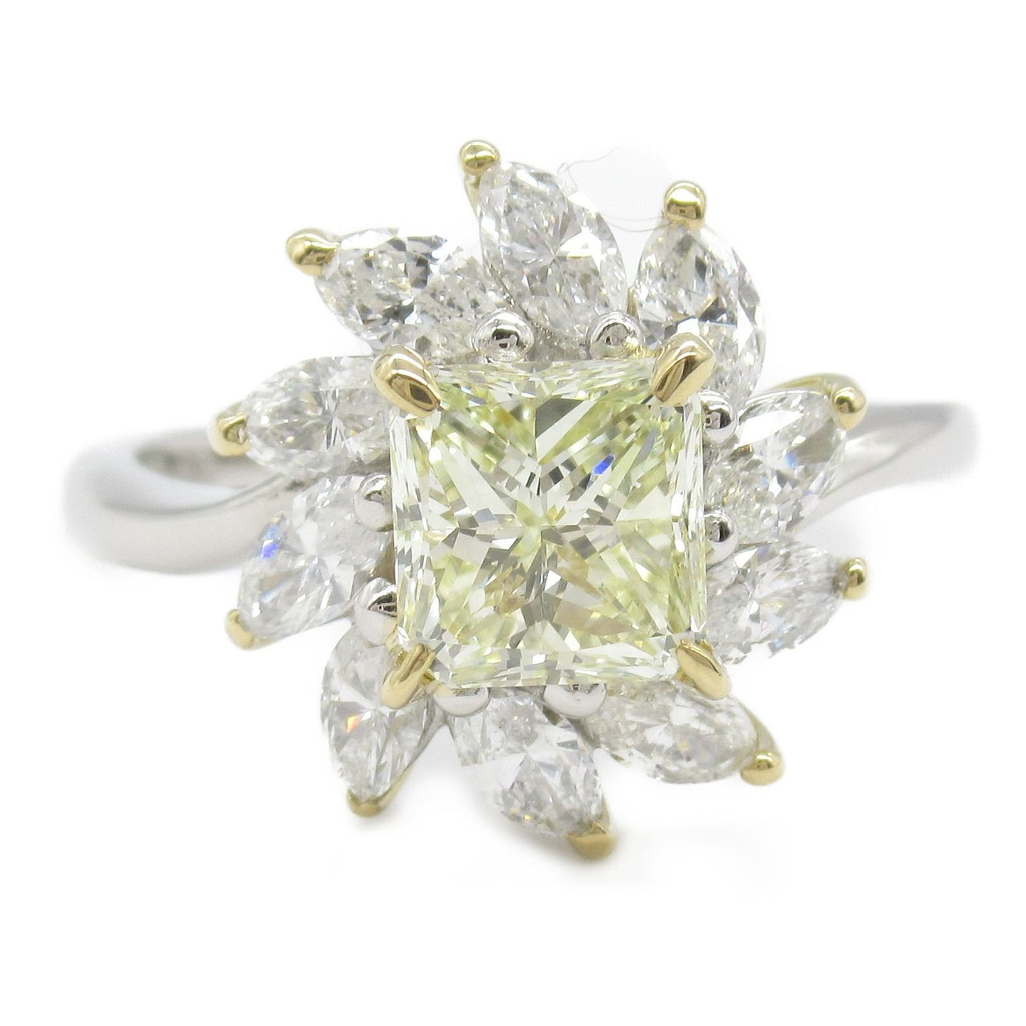Exquisite Diamond Ring in Platinum and Yellow Gold - 1.08ct