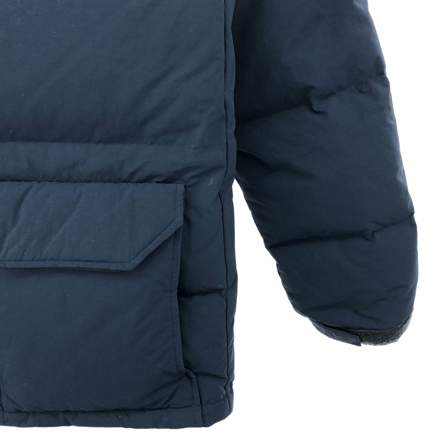 THE NORTH FACE Navy Down Jacket - Timeless Outdoor Elegance