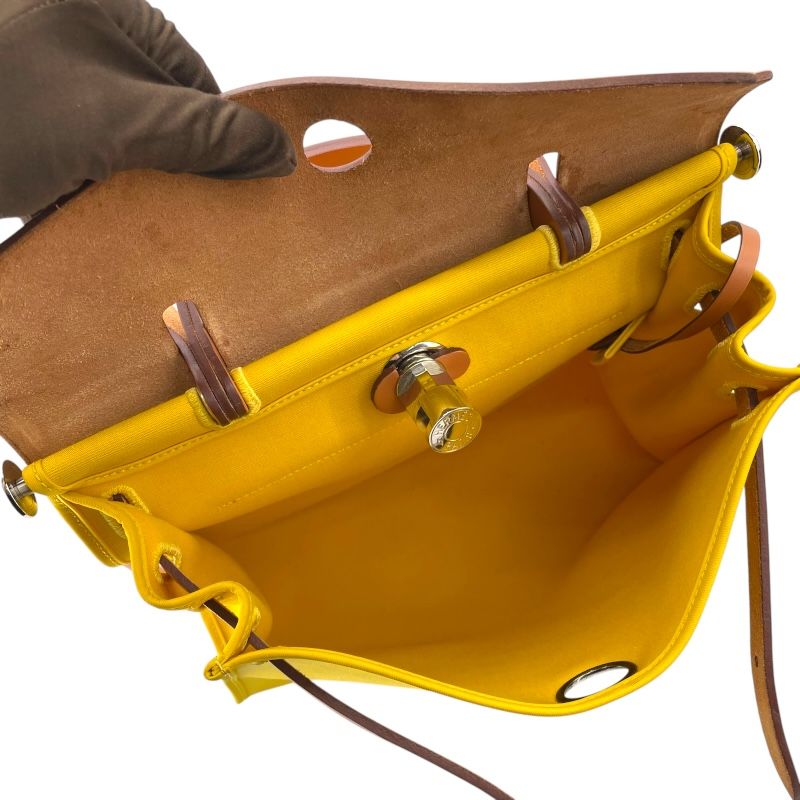 HERMES Émile Zip Bag PM in Lime with Silver Hardware - Exquisite Craftsmanship