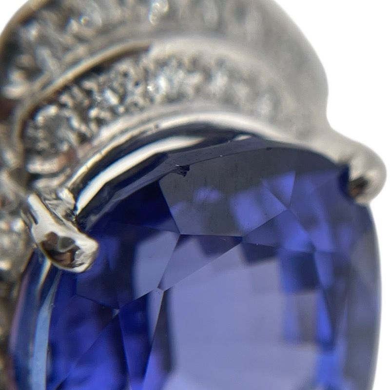 Exquisite Tanzanite Ring in Platinum with Diamonds - 7.61ct