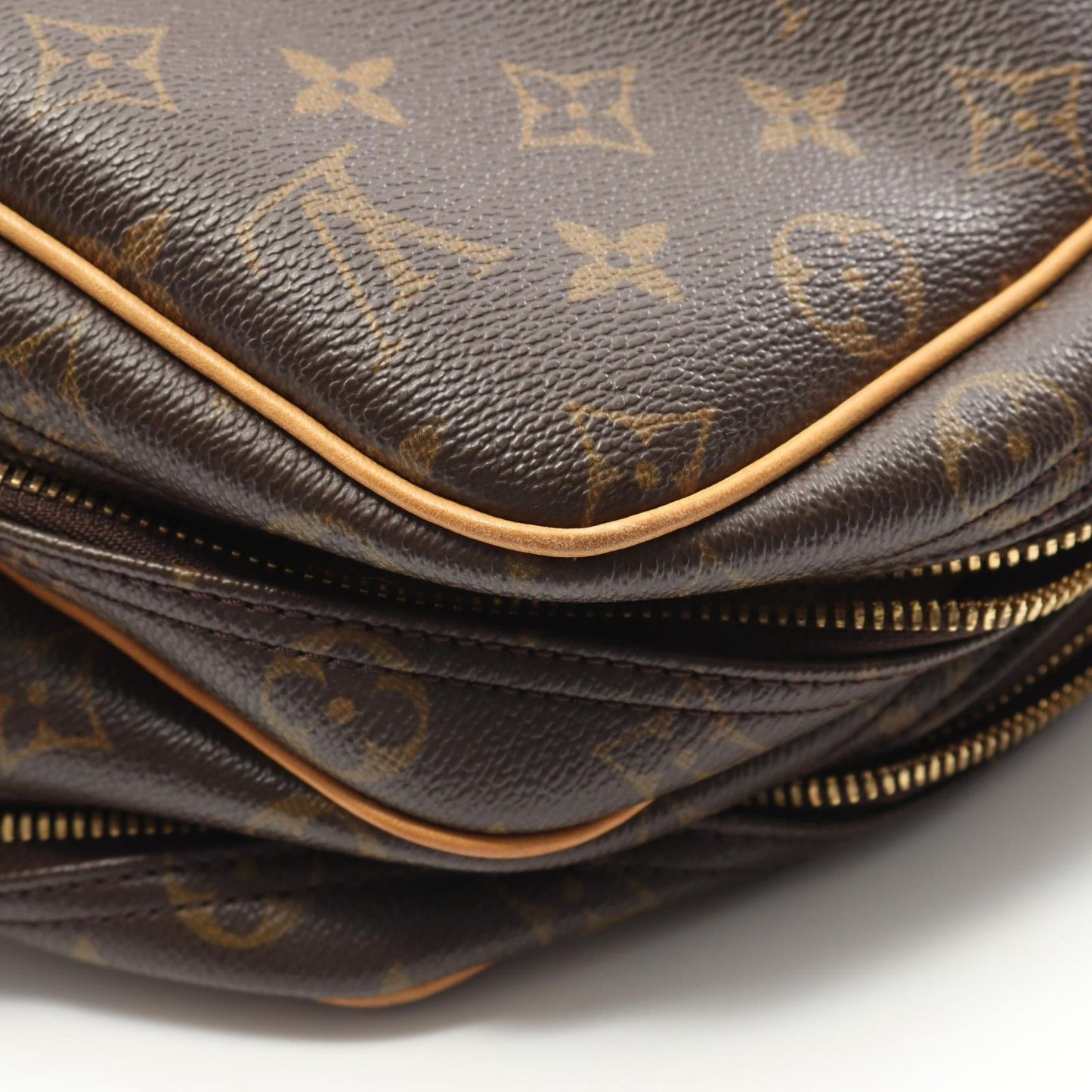 Louis Vuitton Reporter GM Shoulder Bag - Timeless Elegance