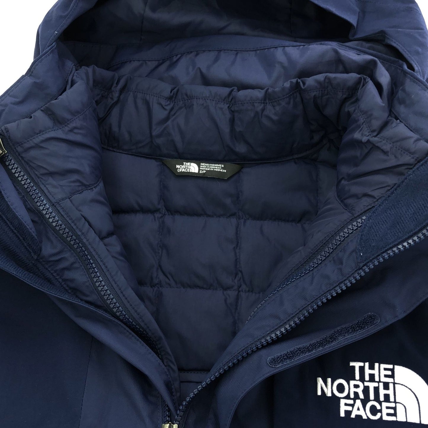 THE NORTH FACE Navy Nylon Jacket - Timeless Outdoor Elegance