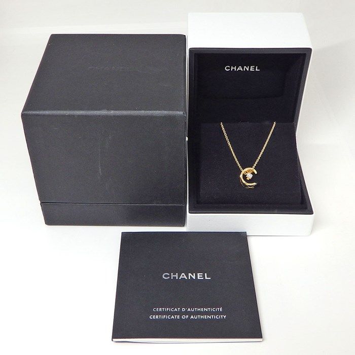CHANEL Coco Crush Necklace with Diamonds in 18K Yellow Gold