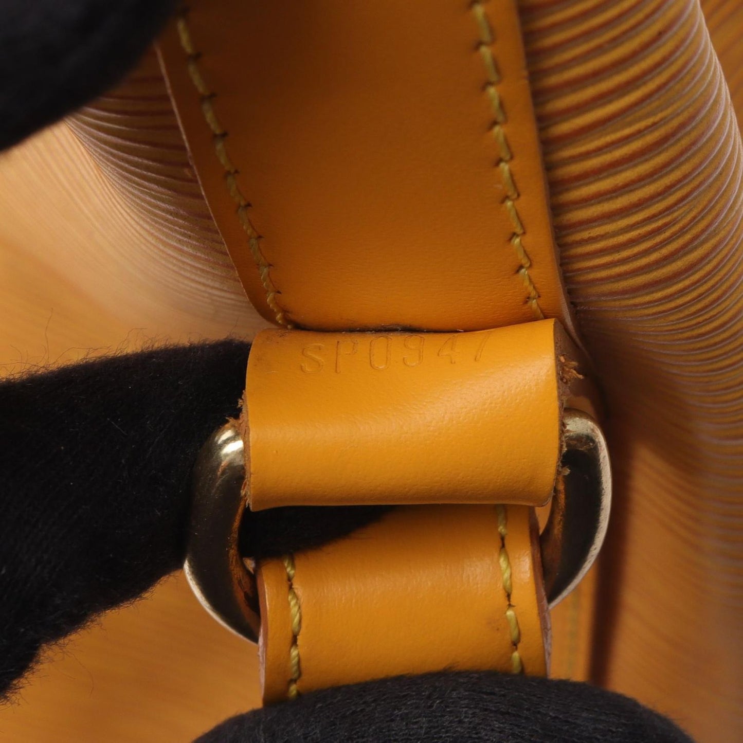 Louis Vuitton Noé Epi Tassili Yellow Shoulder Bag - Timeless Elegance