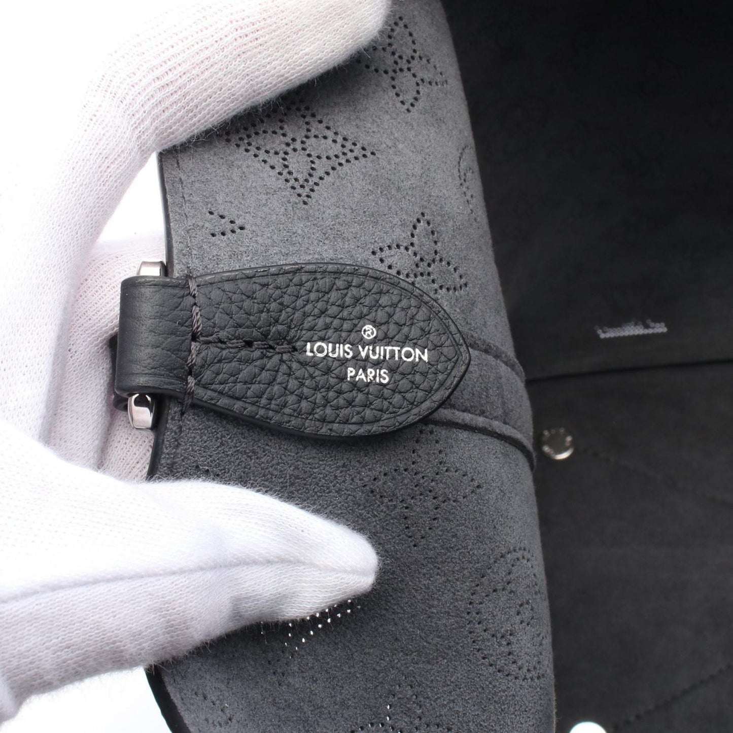 Louis Vuitton Blossom MM Mahina Handbag - Noir Leather