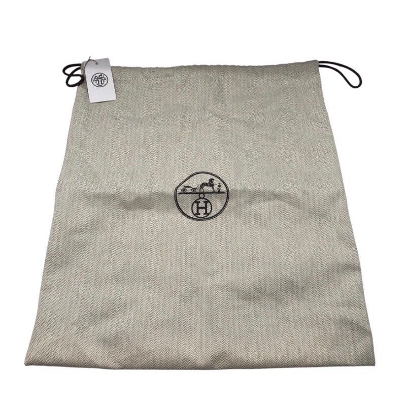 HERMES In The Loop Black & Silver Hardware Handbag - Timeless Elegance