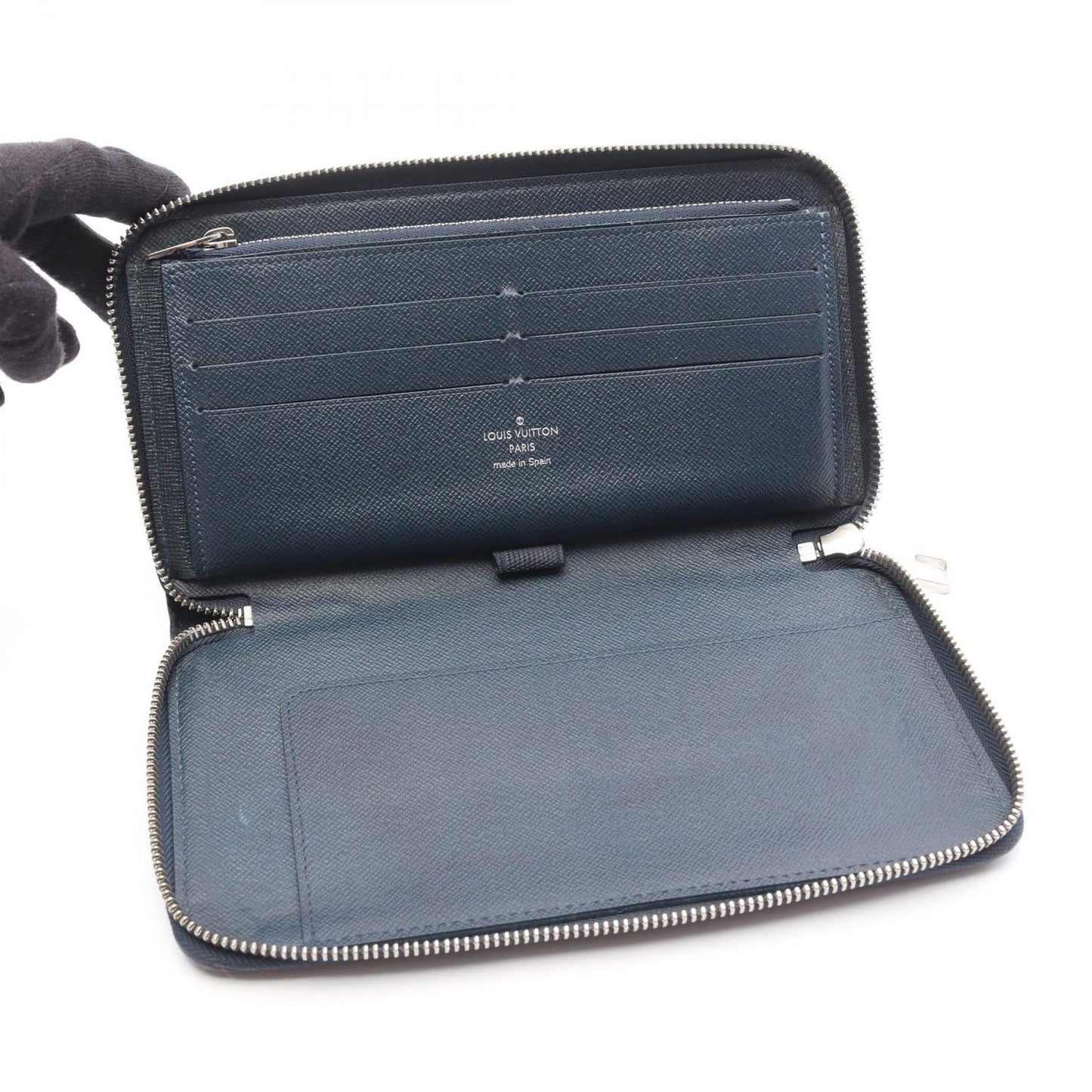 Louis Vuitton Zippy Organizer Wallet in Ocean Leather - Timeless Elegance
