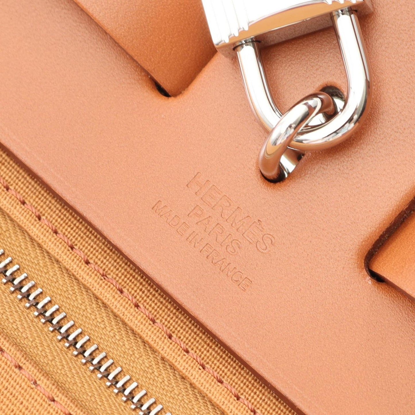 HERMES Élan Handbag in Magnolia & Dune - Exquisite Craftsmanship