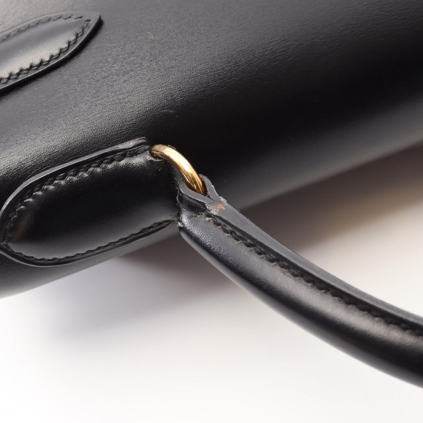 HERMES Kelly 28 Handbag in Black Box Calf - Timeless Elegance