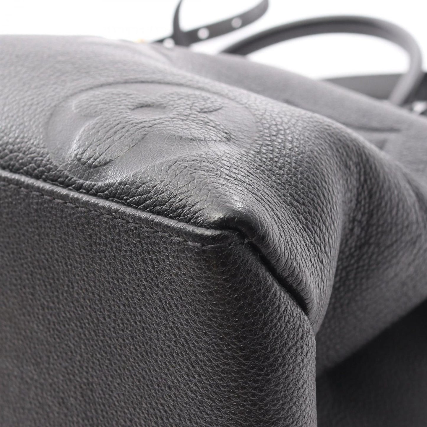 Louis Vuitton Grand Palais MM Handbag in Noir Leather - Timeless Elegance