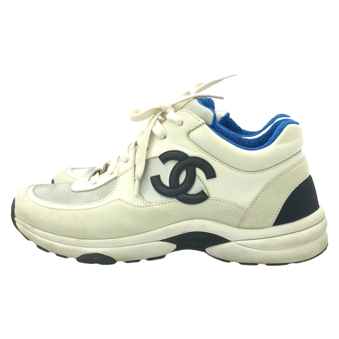 CHANEL White Leather Sneakers G33743 - Timeless Elegance