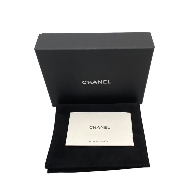 CHANEL Matelassé Card Case AP3827 in White Shiny Lambskin