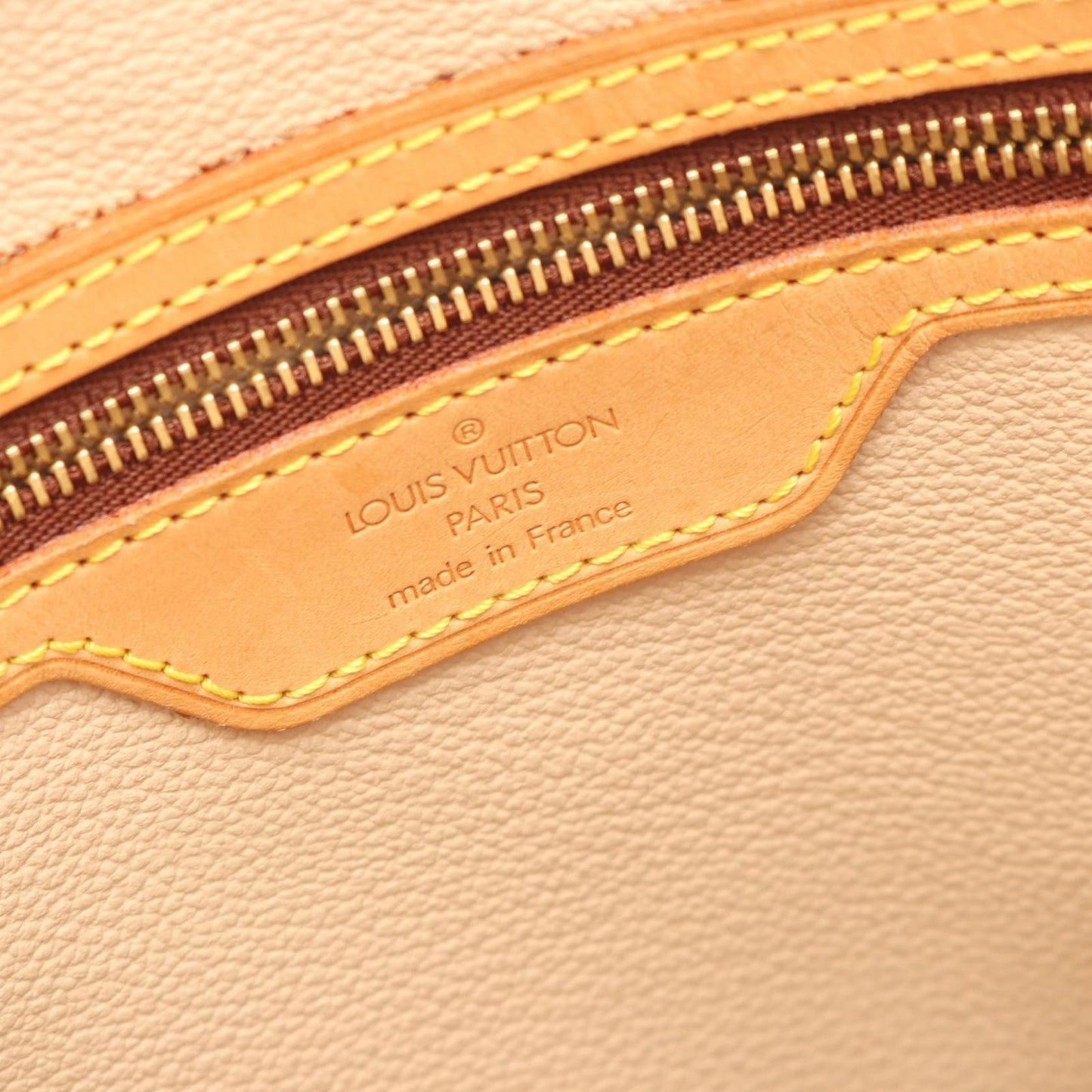 Louis Vuitton Bucket GM Shoulder Bag - Timeless Elegance