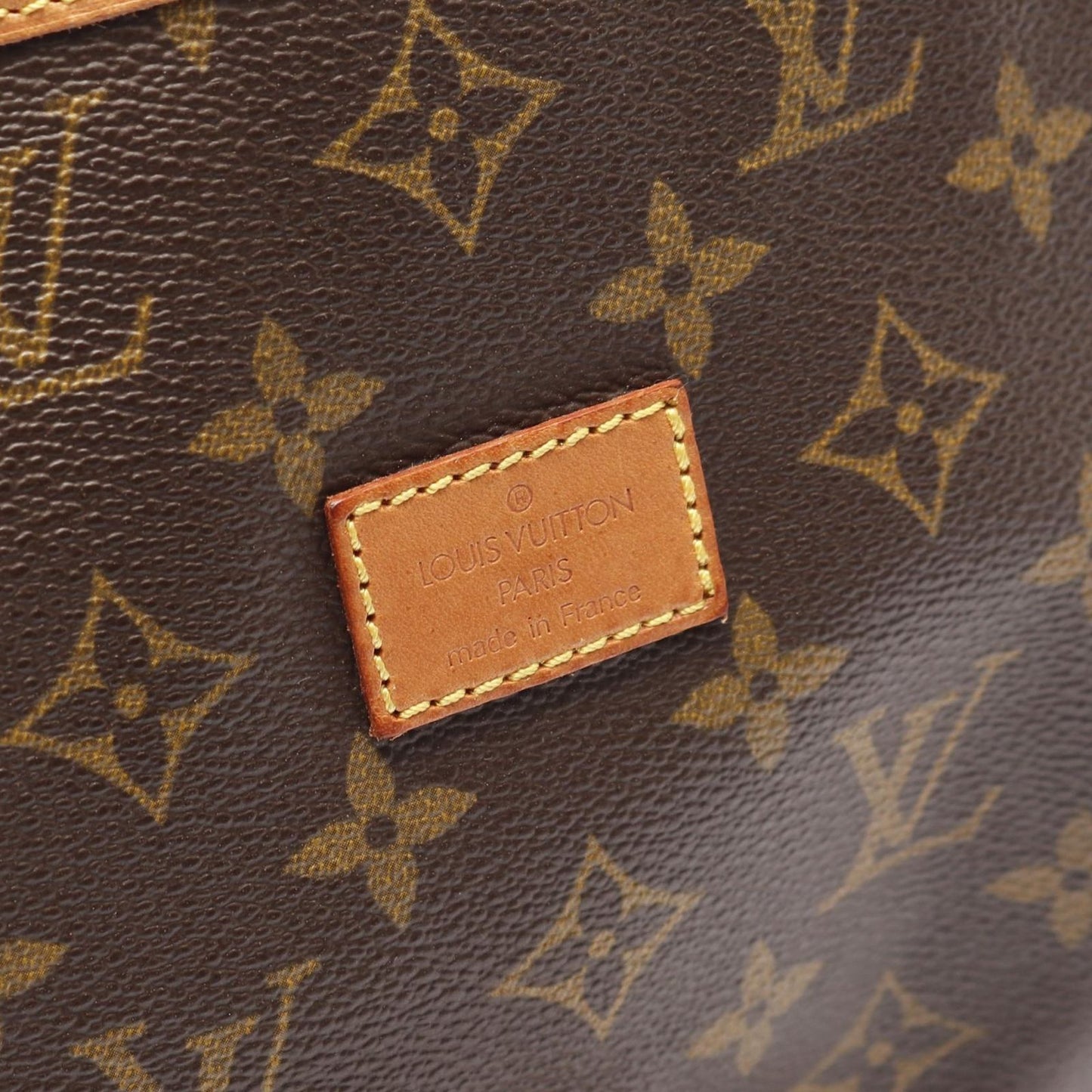 Louis Vuitton Monogram Sombrero 30 Shoulder Bag - Timeless Elegance