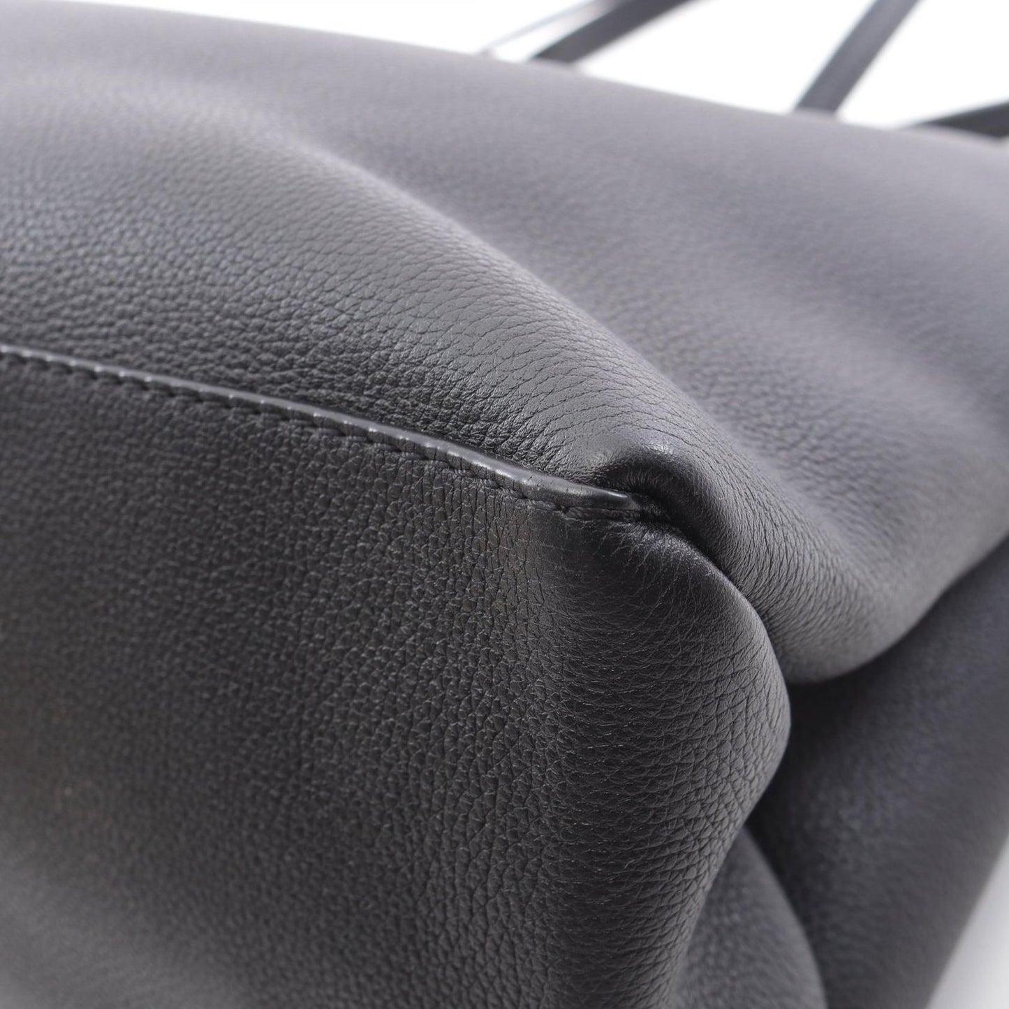 Louis Vuitton Lockme Shopper Tote Bag in Noir Leather