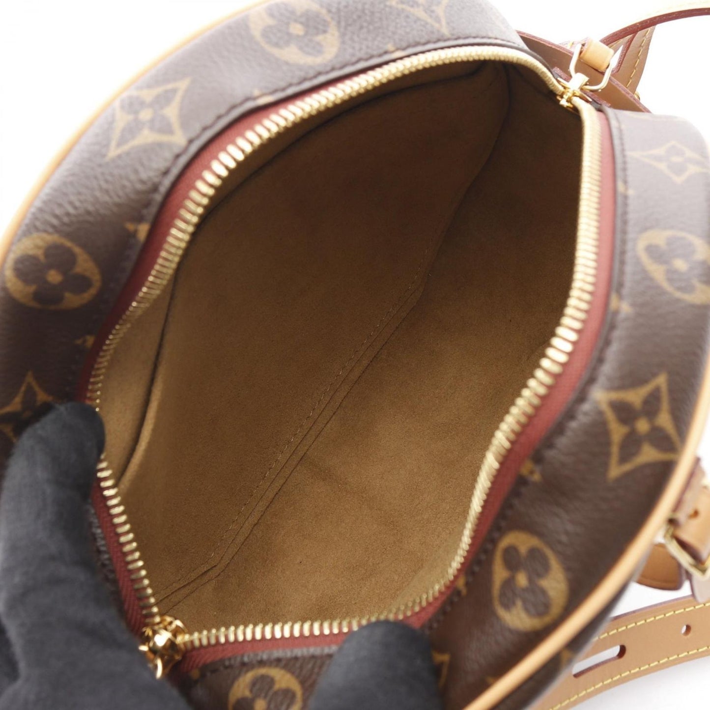 Louis Vuitton Boîte Chapeau Souple MM Shoulder Bag - Timeless Elegance