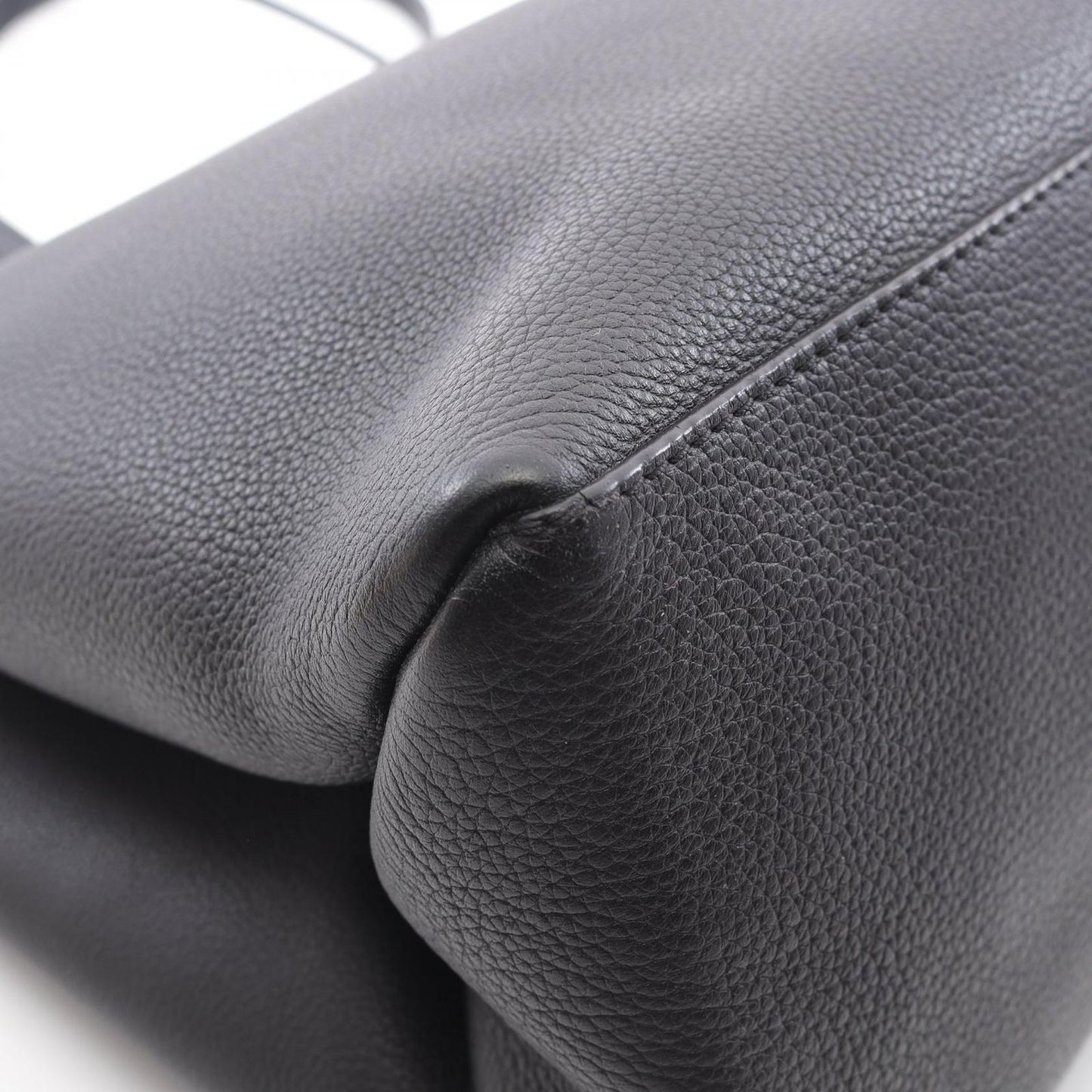 Louis Vuitton Lockme Shopper Tote Bag in Noir Leather