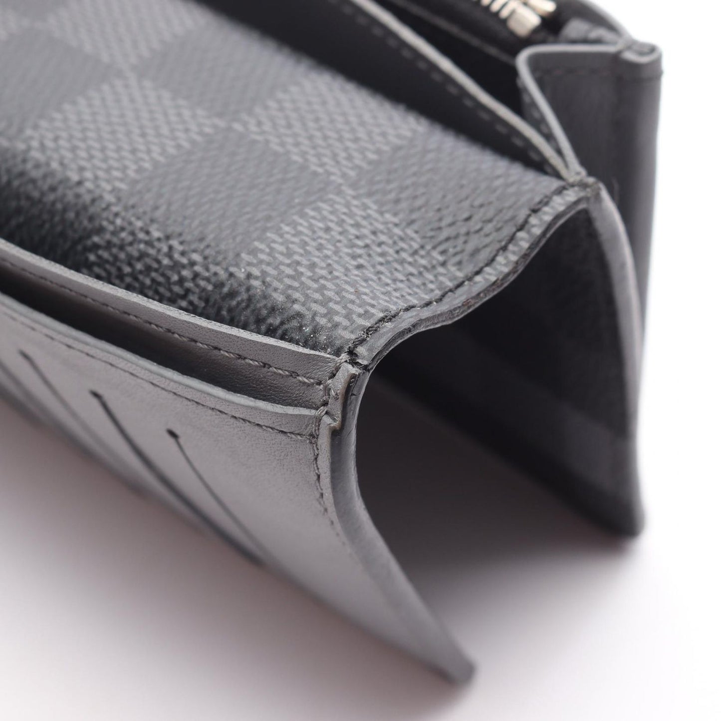 LOUIS VUITTON Portefeuille Brazza Damier Graphite Stripe Wallet