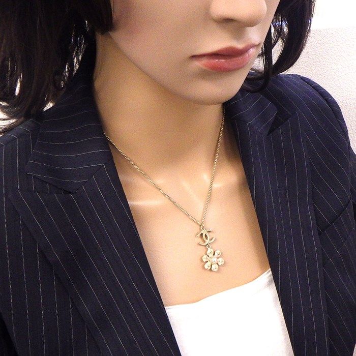 CHANEL Camellia Logo Necklace with Imitation Pearls - 2018