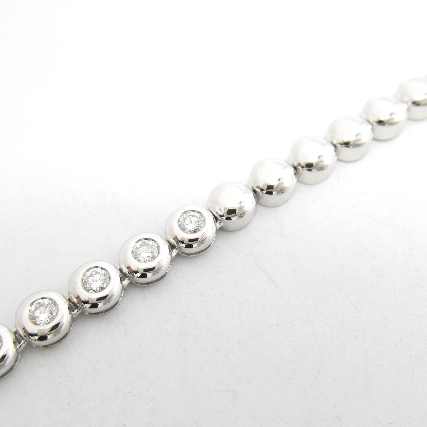 Exquisite K18WG Diamond Necklace - 22.6g, 43cm Length