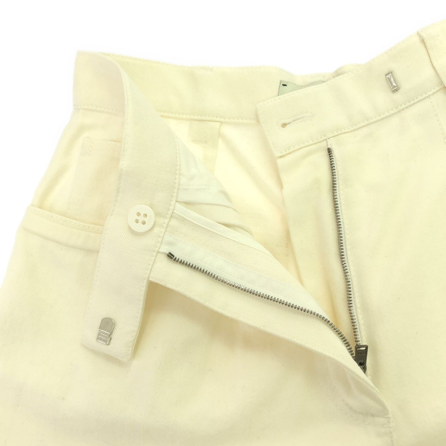 FENDI Women's White Cotton Shorts - Timeless Elegance