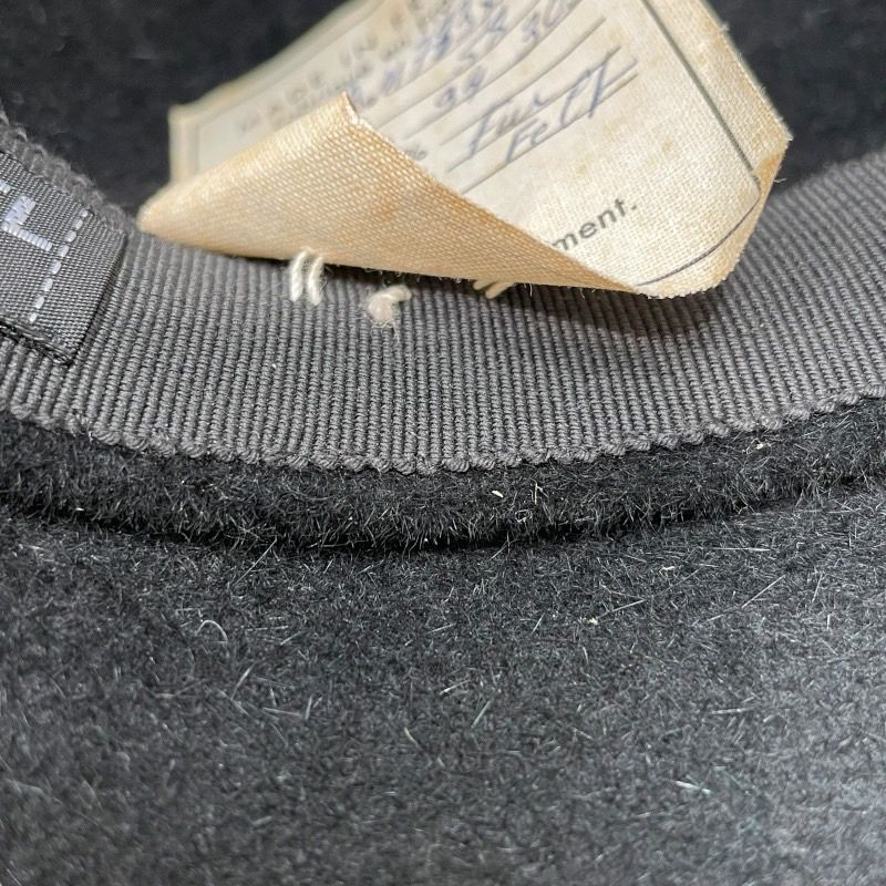 CHANEL Vintage Black Felt Hat - Timeless Elegance for Women