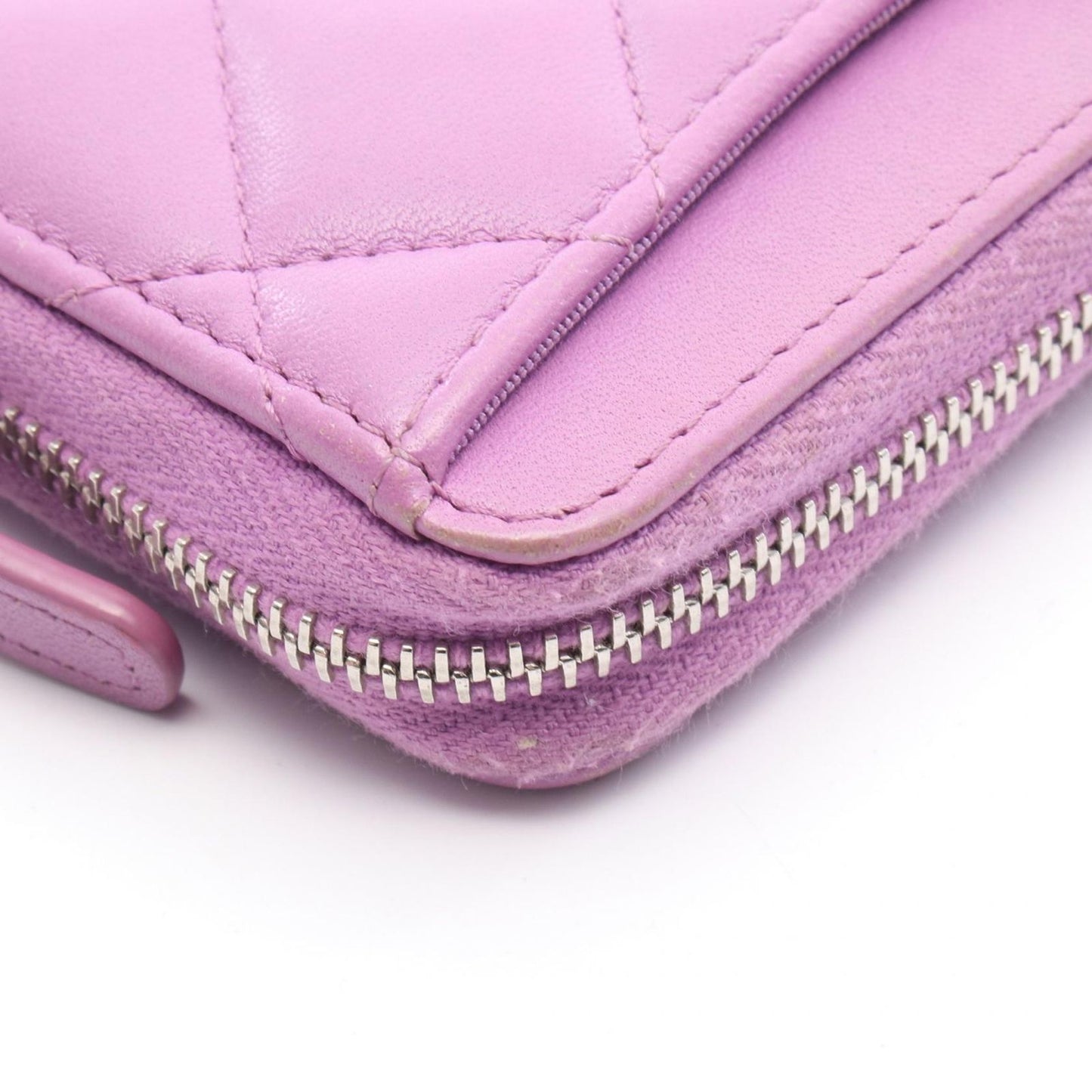 CHANEL Classic Zip Coin Purse in Purple Leather - Timeless Elegance