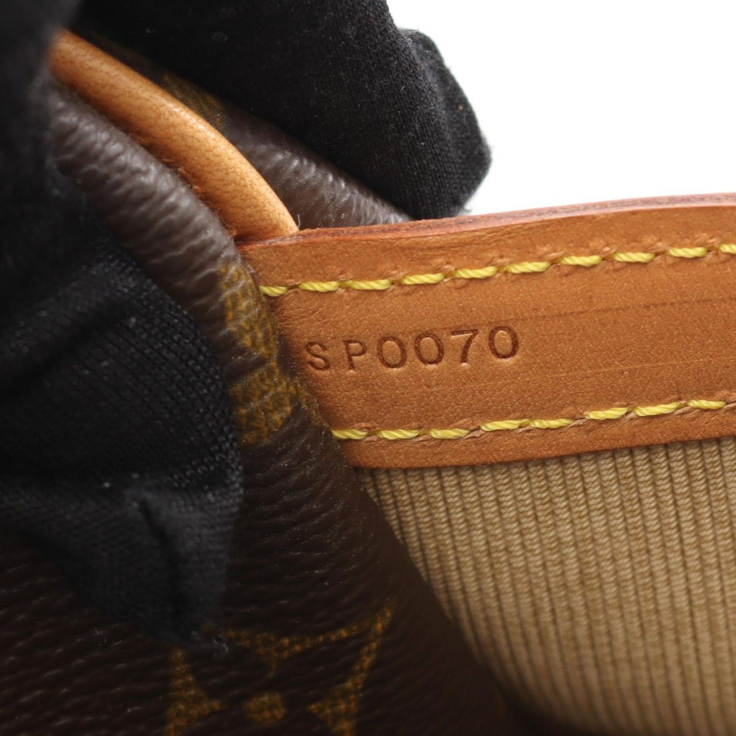 Louis Vuitton Reporter GM Shoulder Bag - Timeless Elegance