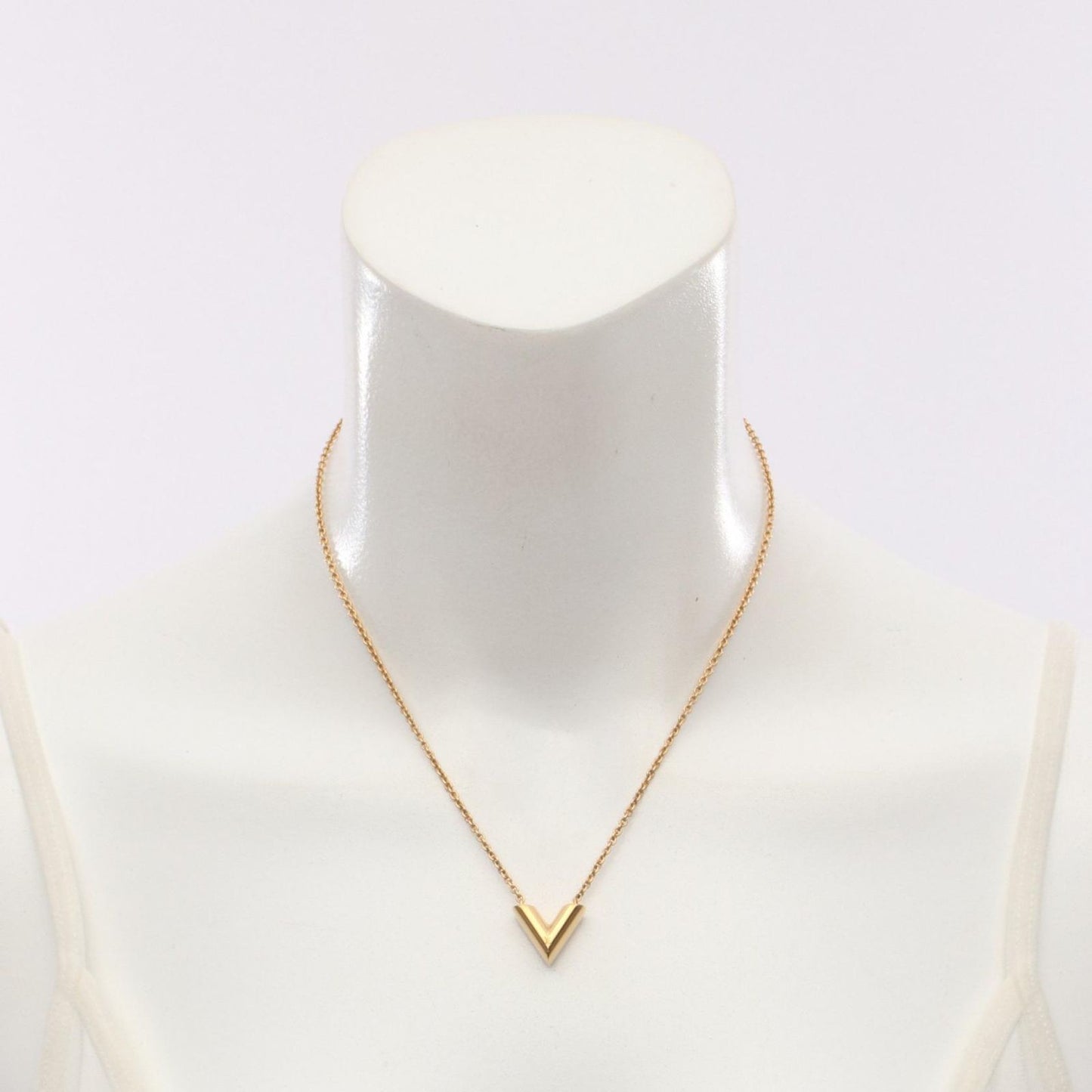 Louis Vuitton Essential V Necklace in Gold - Timeless Elegance