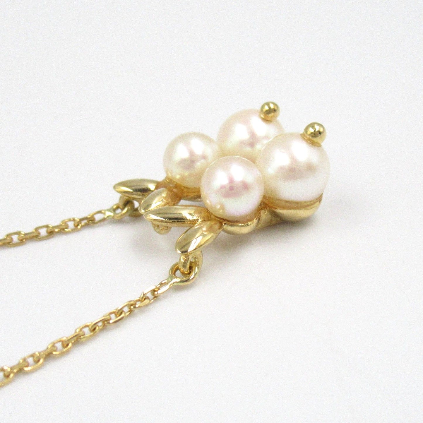Van Cleef & Arpels Pearl Necklace in 18K Yellow Gold