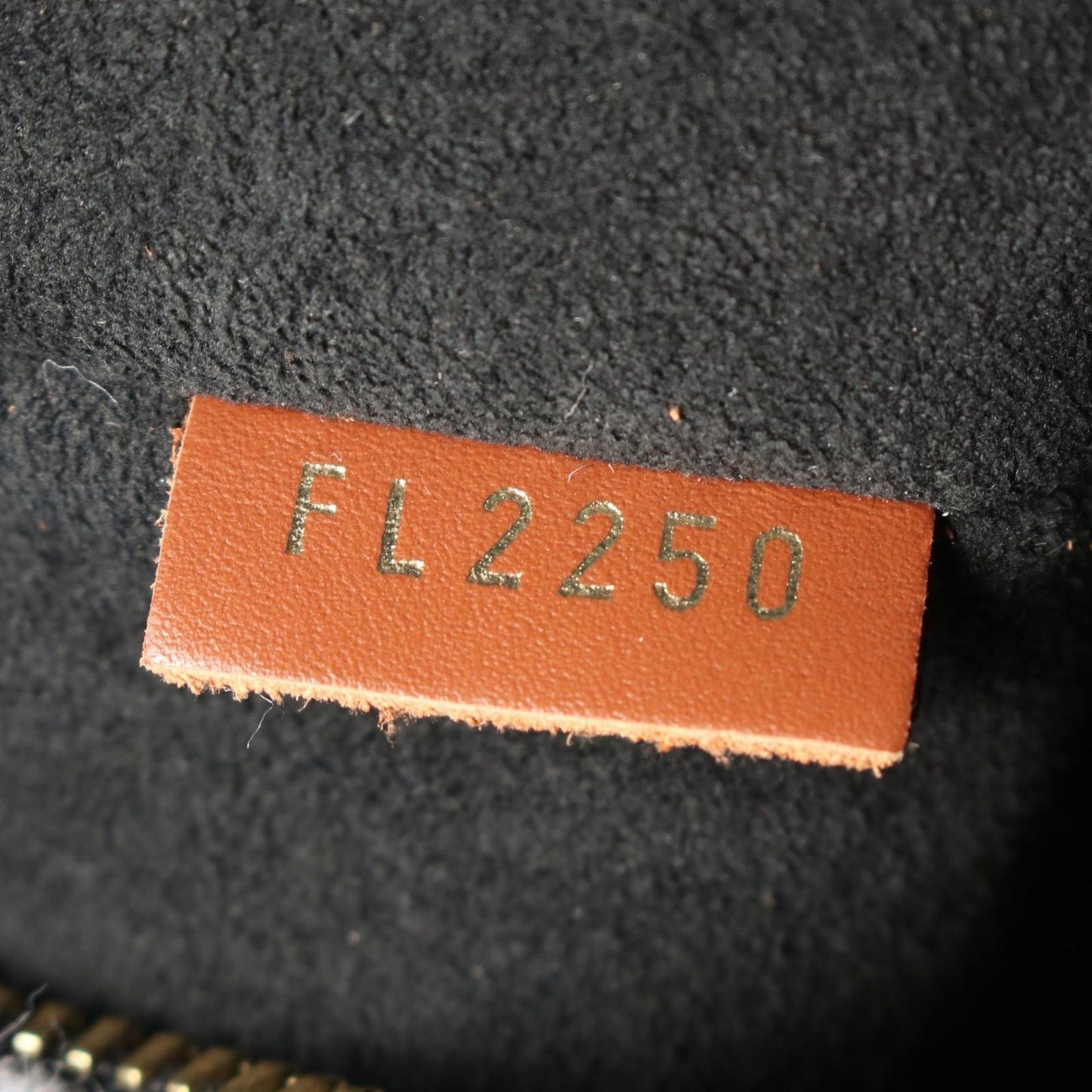 Louis Vuitton Monogram V Tote MM Handbag - Noir