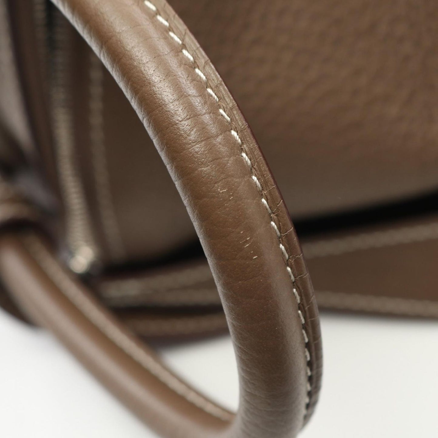 HERMES Lindy 26 Shoulder Bag in Etoupe - Timeless Elegance