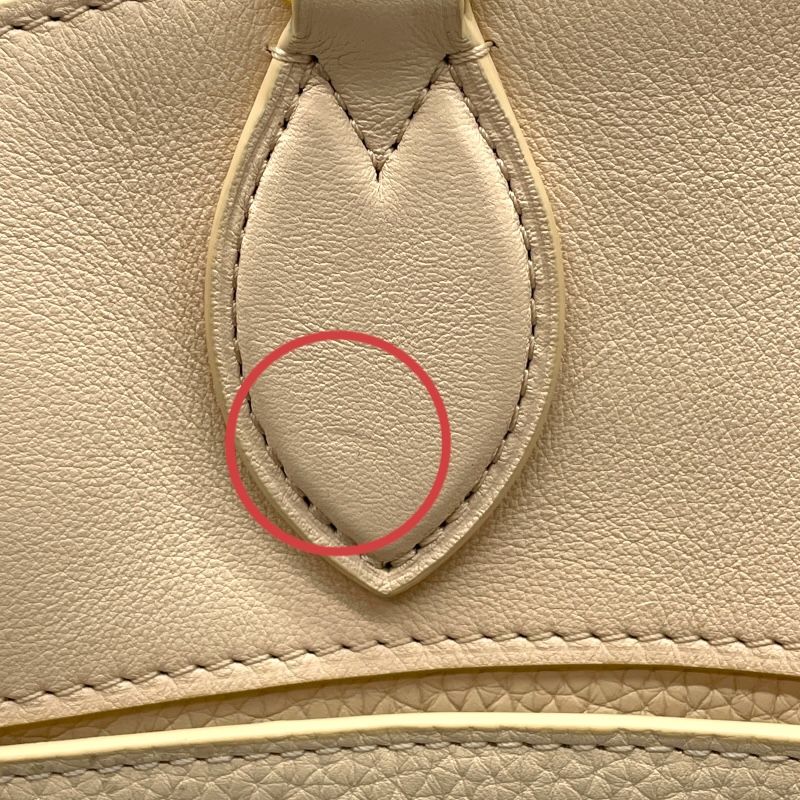 Louis Vuitton Vendôme M23061 Crème Taurillon Leather Shoulder Bag