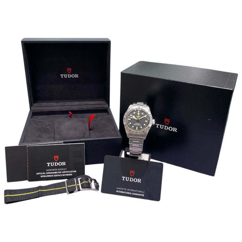 TUDOR Black Bay Pro 79470 - Exquisite Men's Automatic Watch