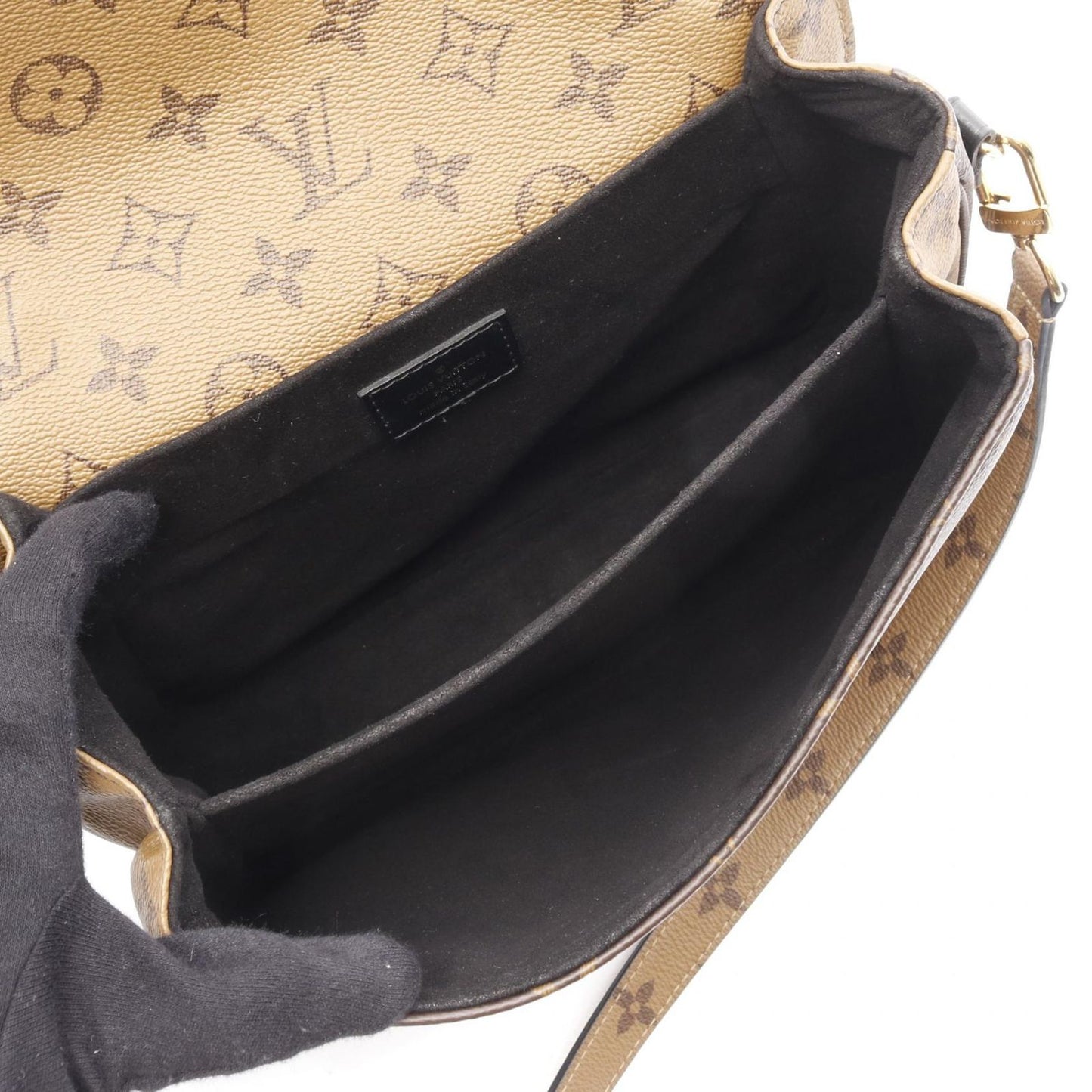 Louis Vuitton Pochette Métis MM Handbag - Timeless Elegance