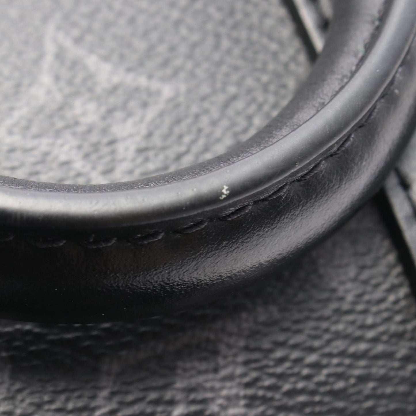 Louis Vuitton Keepall Bandoulière 25 - Iconic Monogram Eclipse Canvas