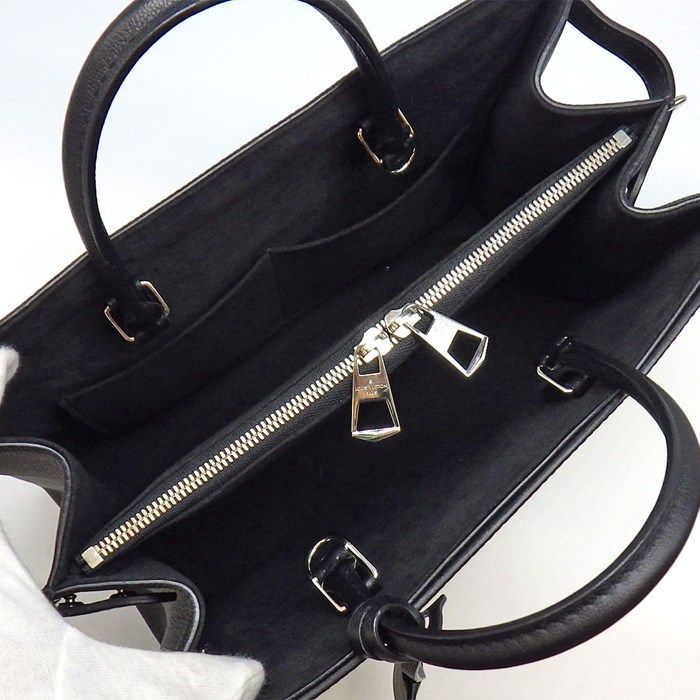 Louis Vuitton Twist Tote Handbag in Noir Epi Leather - M54810