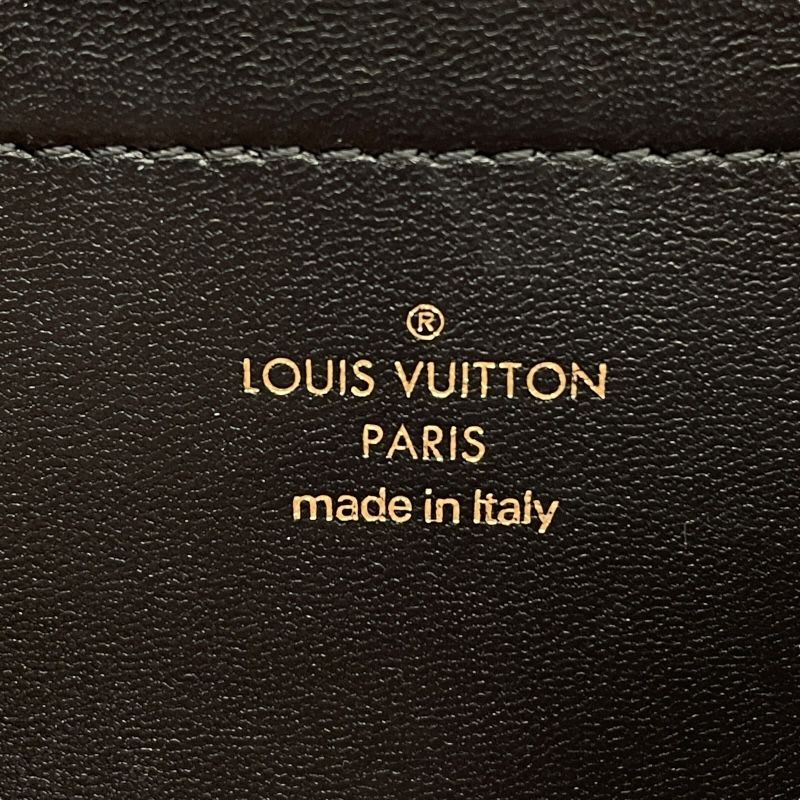 Louis Vuitton Pochette Coussin M82116 Noir Embossed Lambskin Shoulder Bag